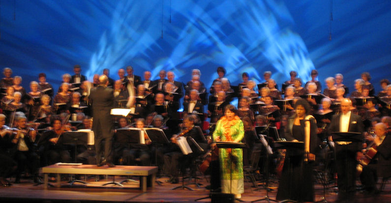 Alexej Romanov, Jannie Zomer, Gail Gilmore en Henk
              Poort met N.N.O.O.K.